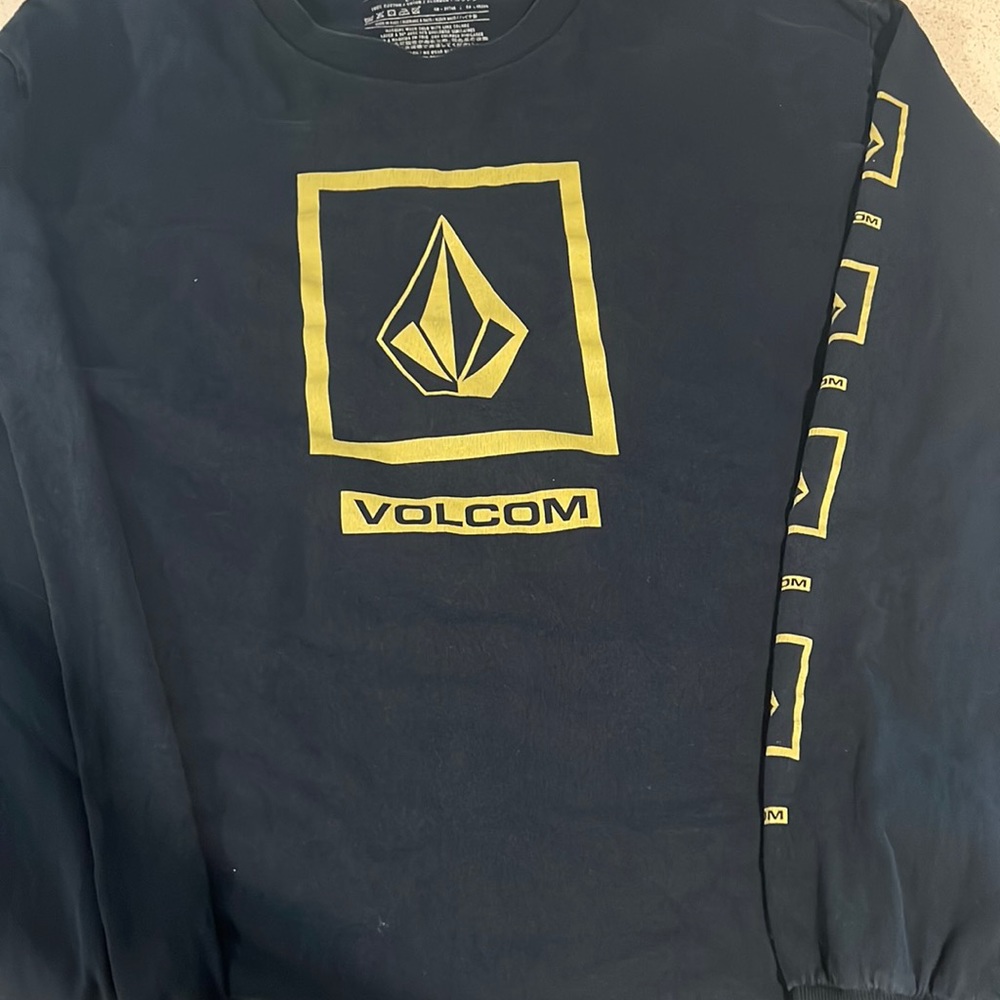 Volcom men’s long sleeve T-shirt